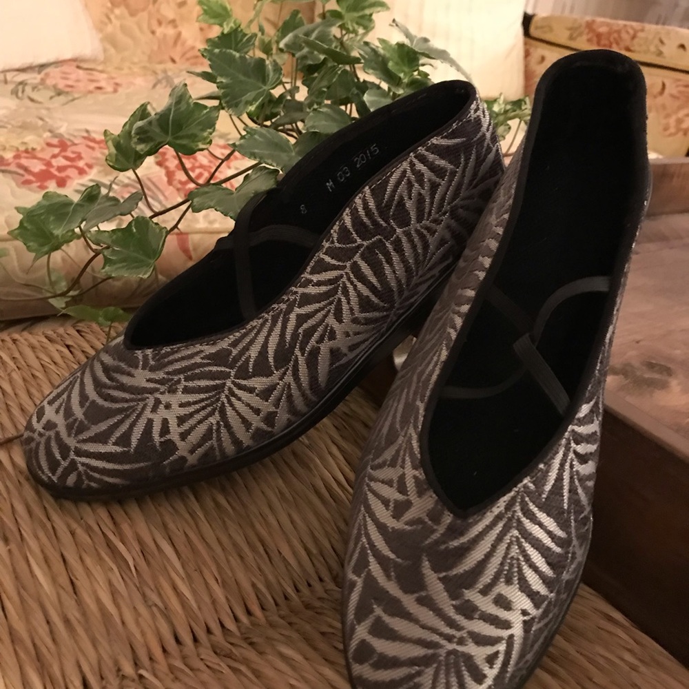 Apropos footwear